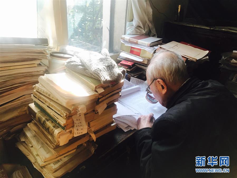 （新華全媒頭條·圖文互動(dòng)）（10）滄海橫流 信仰彌堅(jiān)——記共產(chǎn)黨員、湘潭大學(xué)九旬教授滄南