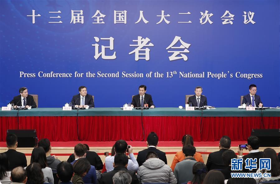 （兩會&middot;XHDW）（1）商務(wù)部部長鐘山等就&ldquo;促進(jìn)形成強(qiáng)大國內(nèi)市場 推動全方位對外開放&rdquo;答記者問