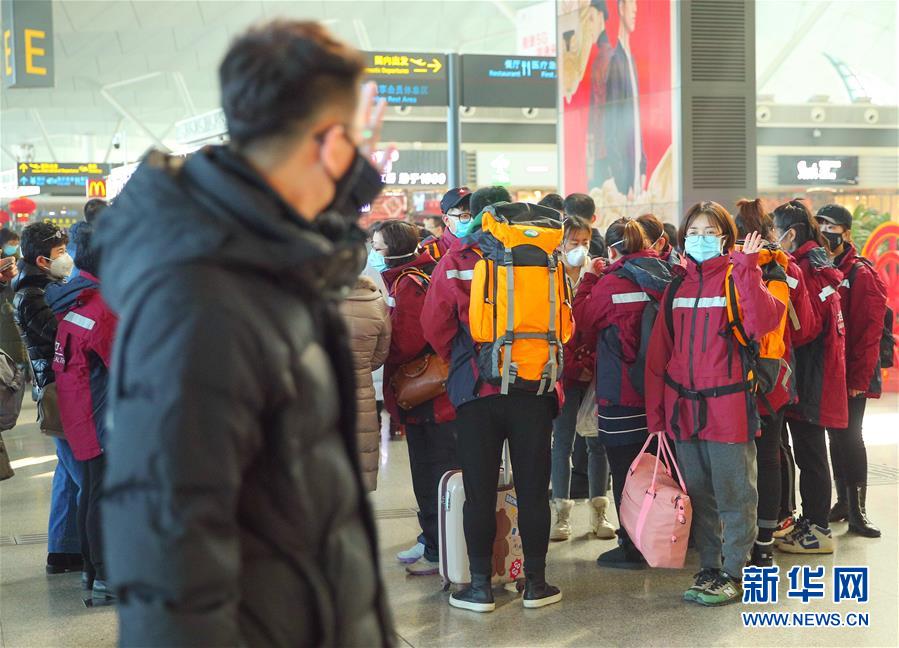 （新華全媒頭條&middot;圖文互動(dòng)）（18）萬眾一心迎挑戰(zhàn) 眾志成城戰(zhàn)疫情&mdash;&mdash;全國總動(dòng)員打響疫情防控阻擊戰(zhàn)紀(jì)實(shí)