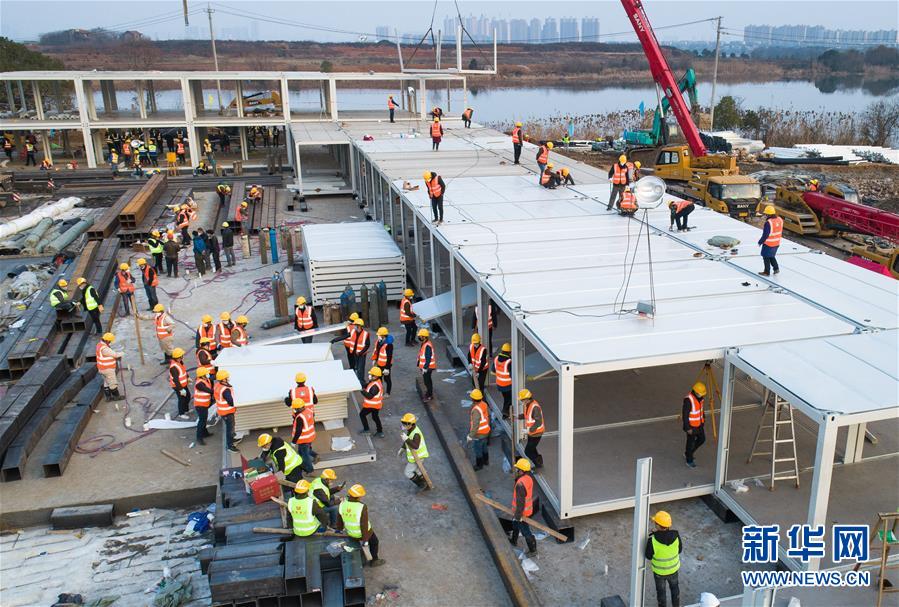 （新華全媒頭條&middot;圖文互動(dòng)）（6）黨旗，高高飄揚(yáng)在防控疫情斗爭(zhēng)第一線&mdash;&mdash;各級(jí)黨組織和廣大黨員干部投身疫情防控阻擊戰(zhàn)紀(jì)實(shí)