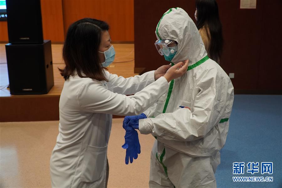 （聚焦疫情防控&middot;圖文互動）（3）無法握手，但始終并肩