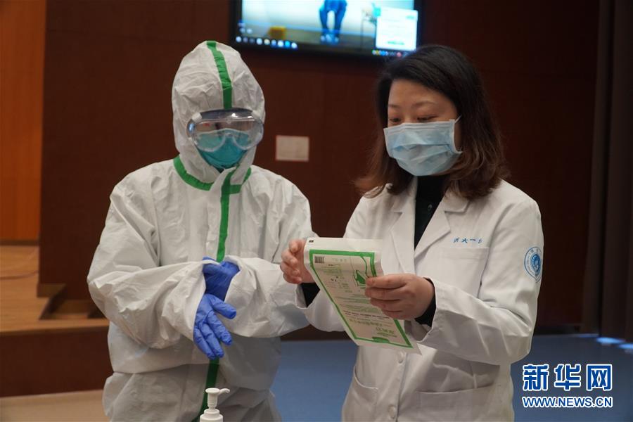 （聚焦疫情防控&middot;圖文互動）（4）無法握手，但始終并肩