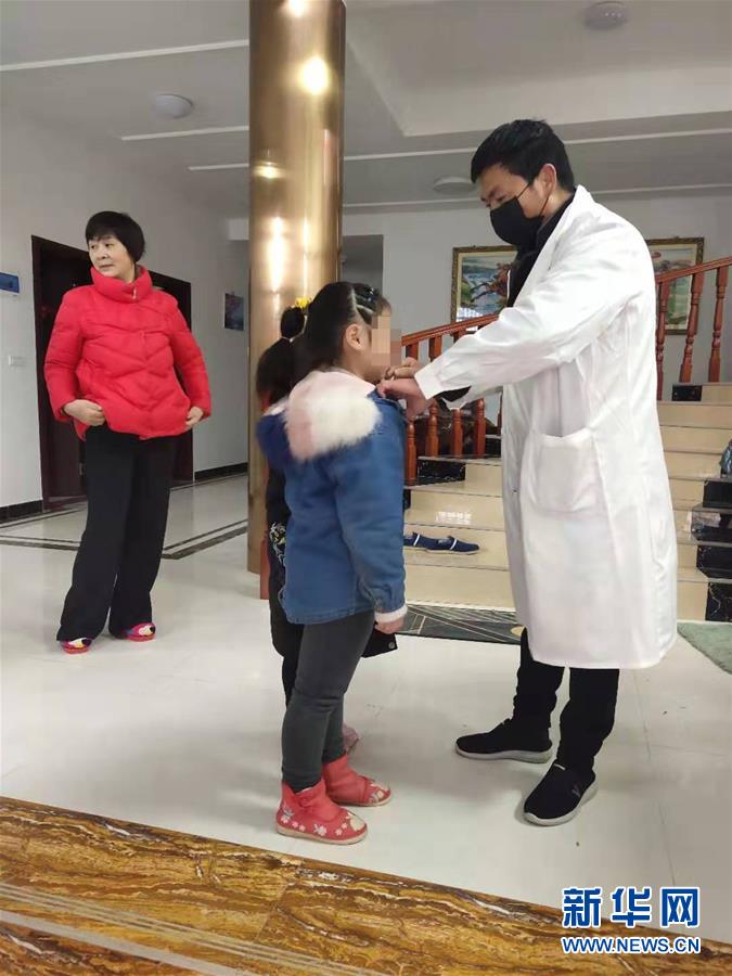（聚焦疫情防控·圖文互動）（3）從武漢返鄉(xiāng)的一家人：“鄰里情割不斷，自行隔離是義務(wù)”