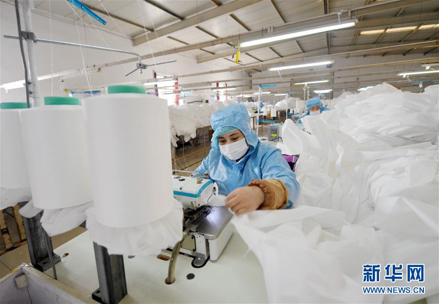（聚焦疫情防控&middot;圖文互動(dòng)）（6）我們能多產(chǎn)一件，前方就少一份風(fēng)險(xiǎn)&mdash;&mdash;醫(yī)用防護(hù)服&ldquo;河北制造&rdquo;緊急&ldquo;起飛&rdquo;記