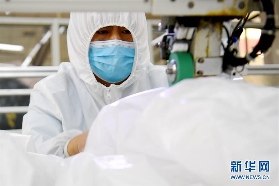 （聚焦疫情防控&middot;圖文互動(dòng)）（7）我們能多產(chǎn)一件，前方就少一份風(fēng)險(xiǎn)&mdash;&mdash;醫(yī)用防護(hù)服&ldquo;河北制造&rdquo;緊急&ldquo;起飛&rdquo;記