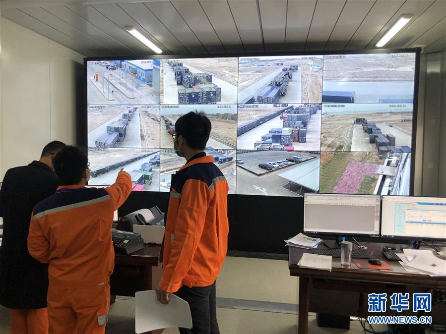 （圖文互動(dòng)）（2）抓好防疫保暢，還管司機(jī)吃飯&mdash;&mdash;廣西欽州保稅港區(qū)服務(wù)企業(yè)復(fù)工見聞