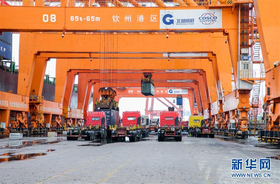 （圖文互動(dòng)）（4）抓好防疫保暢，還管司機(jī)吃飯&mdash;&mdash;廣西欽州保稅港區(qū)服務(wù)企業(yè)復(fù)工見聞