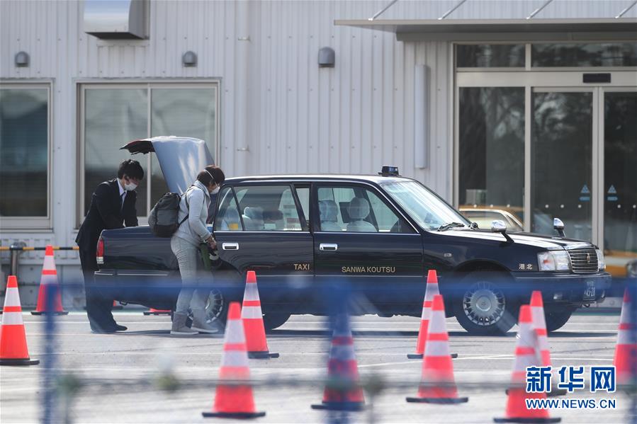 （國際）（2）&ldquo;鉆石公主&rdquo;號(hào)郵輪乘客陸續(xù)下船