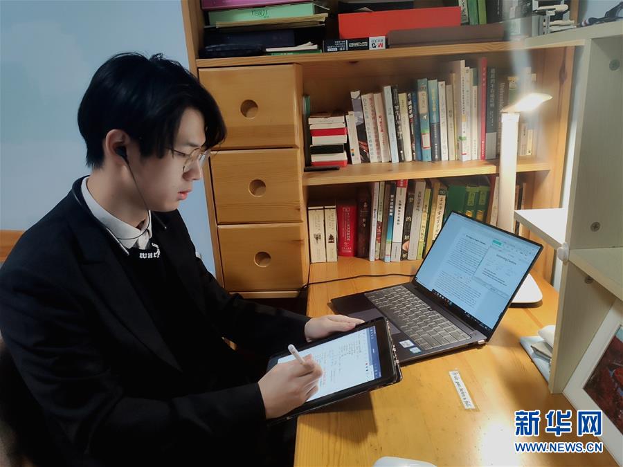 （聚焦疫情防控&middot;圖文互動(dòng)）（3）&ldquo;相聚在&lsquo;云端&rsquo;，一個(gè)都不能少&rdquo; &mdash;&mdash;記疫情下的&ldquo;開(kāi)學(xué)第一課&rdquo;