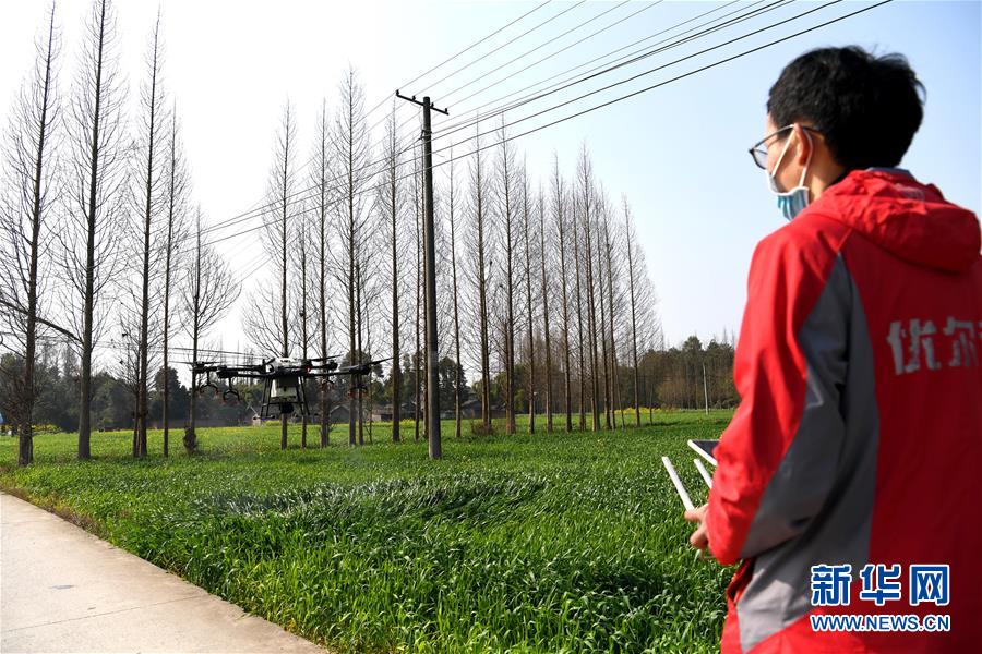 （在習近平新時代中國特色社會主義思想指引下&mdash;&mdash;新時代新作為新篇章&middot;習近平總書記關切事&middot;圖文互動）（6）為農田注入硬核生產力&mdash;&mdash;一些地方春耕中農業(yè)科技創(chuàng)新掃描