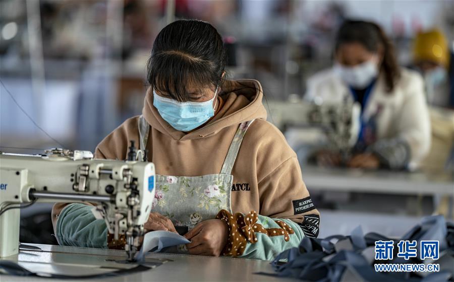 （在習近平新時代中國特色社會主義思想指引下&mdash;&mdash;新時代新作為新篇章&middot;習近平總書記關(guān)切事&middot;圖文互動）（1）戰(zhàn)&ldquo;疫&rdquo;要勁時，戰(zhàn)&ldquo;貧&rdquo;再加把勁！&mdash;&mdash;中央各部門助力脫貧攻堅很給力