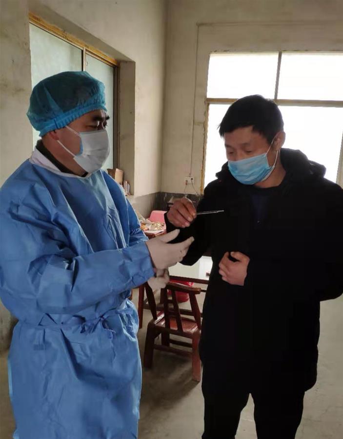 (聚焦疫情防控·圖文互動(dòng))(1)一位鄉(xiāng)村醫(yī)生和他的疫情排查“突擊隊(duì)”