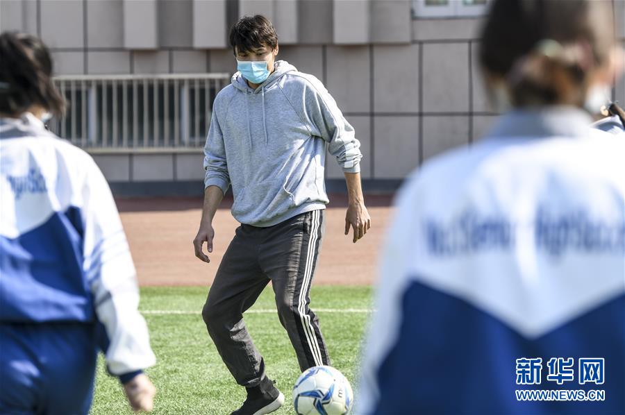 （圖文互動）（1）&ldquo;早&rdquo;安同學(xué)，&ldquo;早&rdquo;安老師！&mdash;&mdash;新疆初高中畢業(yè)班復(fù)課一周回訪見聞