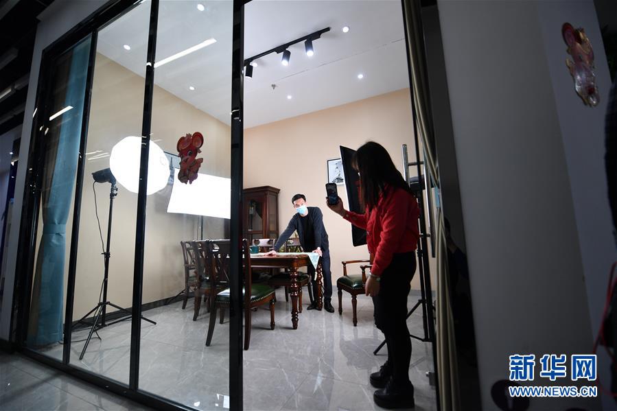 （聚焦復(fù)工復(fù)產(chǎn)&middot;圖文互動(dòng)）（7）記者手記：戰(zhàn)&ldquo;疫&rdquo;中增長(zhǎng)，這些企業(yè)做對(duì)了什么？