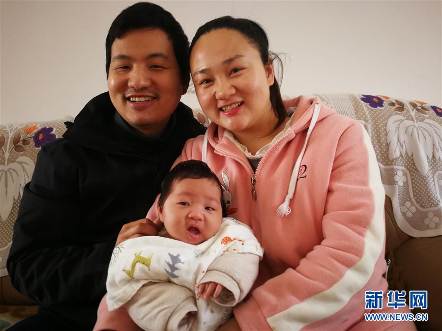 （一線(xiàn)抗疫群英譜·圖文互動(dòng)）（6）羅文浩：“女兒，你的名字里有溫暖，有榮光！”