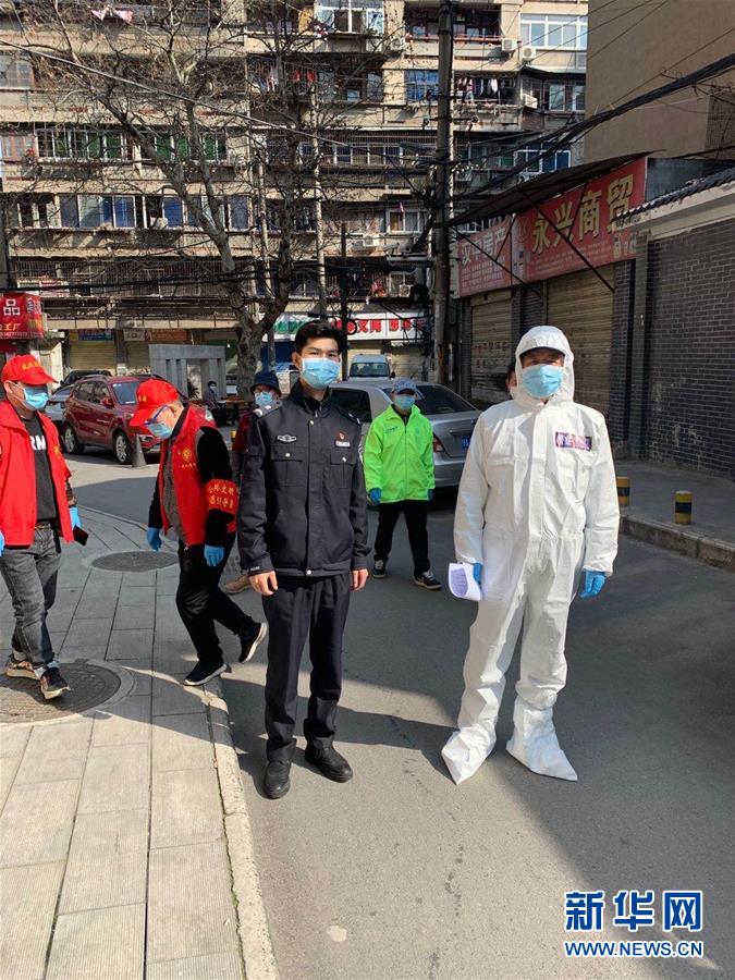 （習近平致敬的戰(zhàn)&ldquo;疫&rdquo;英雄&middot;公安干警篇&middot;圖文互動）（6）他們，抗疫一線鑄警魂