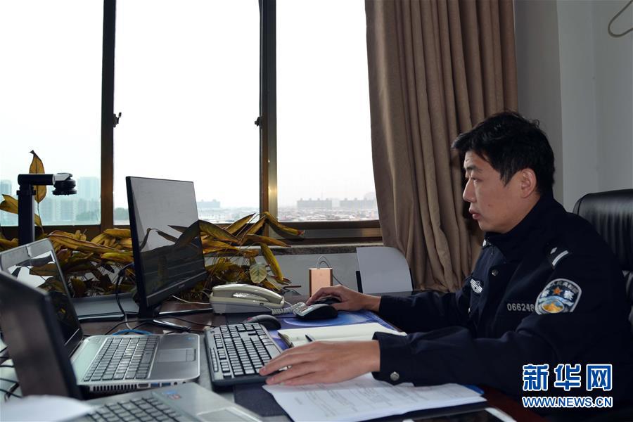 （習近平致敬的戰(zhàn)&ldquo;疫&rdquo;英雄&middot;公安干警篇&middot;圖文互動）（8）他們，抗疫一線鑄警魂