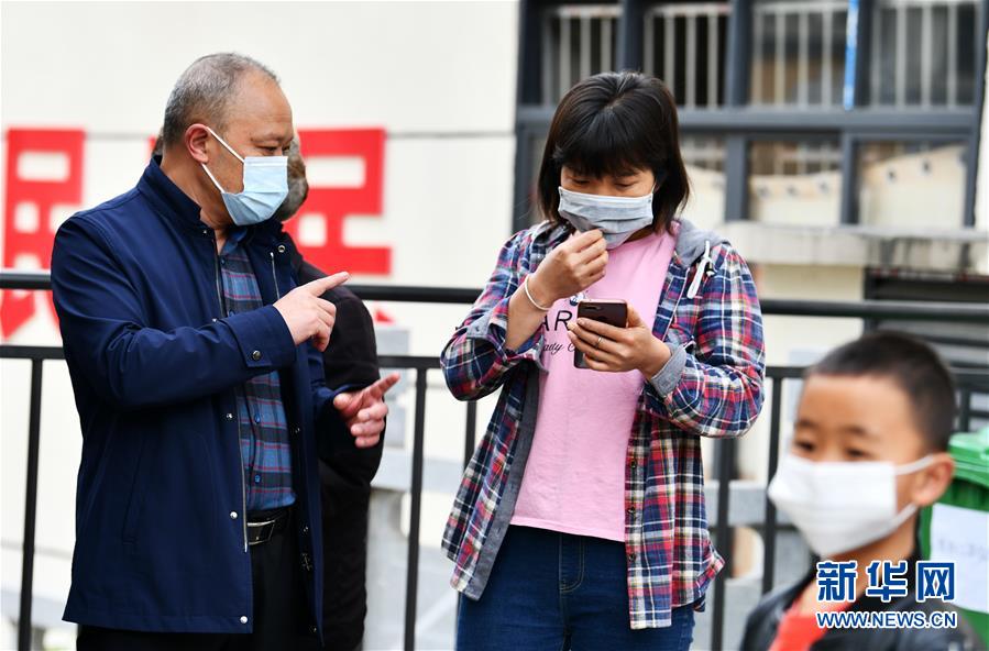 （新華全媒頭條&middot;圖文互動(dòng)）（1）來(lái)自大山深處的&ldquo;移民管家&rdquo;&mdash;&mdash;記貴州正安縣瑞濠街道辦事處主任吳太璽