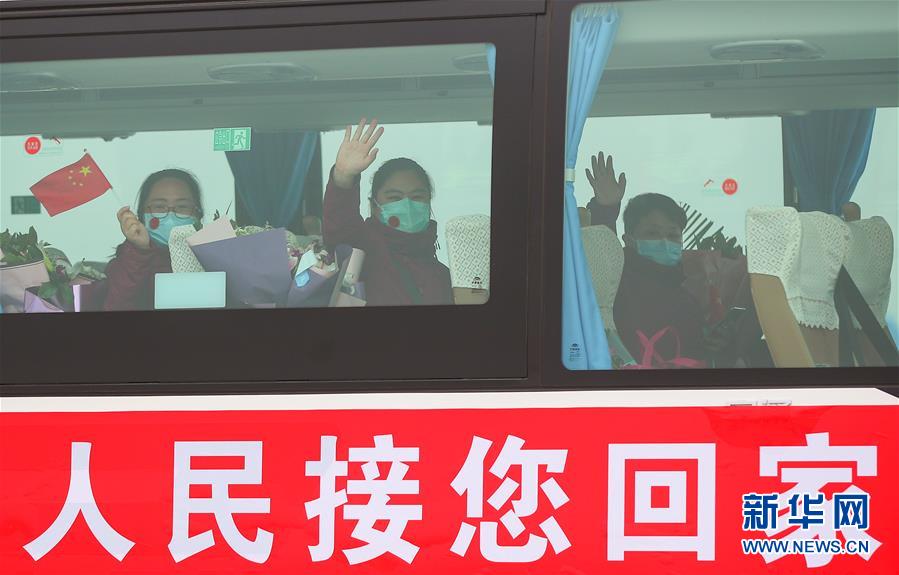 （在習(xí)近平新時代中國特色社會主義思想指引下&mdash;&mdash;新時代新作為新篇章&middot;習(xí)近平總書記關(guān)切事&middot;圖文互動）（2）給你最溫暖的擁抱&mdash;&mdash;保護關(guān)心愛護抗疫一線醫(yī)務(wù)人員在行動