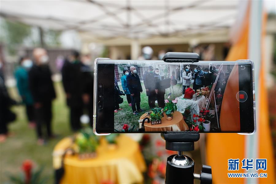 （在習(xí)近平新時(shí)代中國特色社會主義思想指引下&mdash;&mdash;新時(shí)代新作為新篇章&middot;習(xí)近平總書記關(guān)切事&middot;圖文互動）（10）讓城市更聰明　讓經(jīng)濟(jì)更智慧&mdash;&mdash;各地加快形成數(shù)字新動能促經(jīng)濟(jì)社會行穩(wěn)致遠(yuǎn)