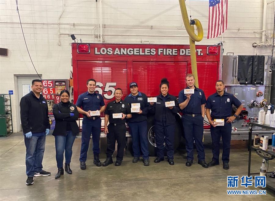 (國際疫情·圖文互動)(6)通訊:一個微信群里的抗疫故事