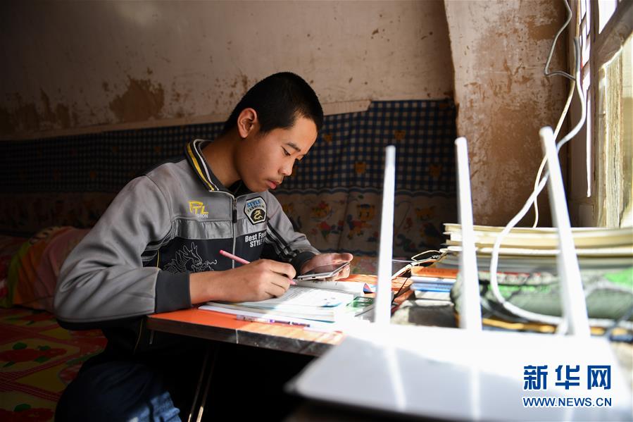 (在習近平新時代中國特色社會主義思想指引下——新時代新作為新篇章·習近平總書記關切事·圖文互動)(7)讓城市更聰明 讓經(jīng)濟更智慧——各地加快形成數(shù)字新動能促經(jīng)濟社會行穩(wěn)致遠