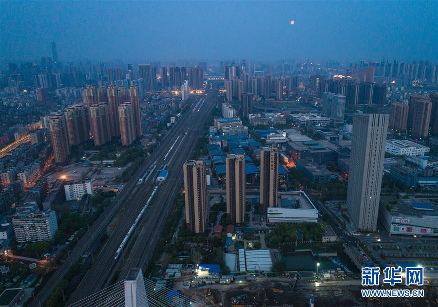 （新華全媒頭條&middot;圖文互動）（4）武漢重啟，不負(fù)春天&mdash;&mdash;寫在武漢&ldquo;解封&rdquo;之際