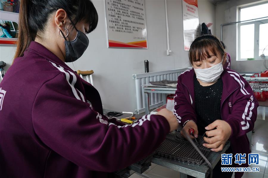 （在習(xí)近平新時(shí)代中國(guó)特色社會(huì)主義思想指引下——新時(shí)代新作為新篇章·習(xí)近平總書(shū)記關(guān)切事·圖文互動(dòng)）（1）助你飛翔，擁抱陽(yáng)光——助力殘疾人脫貧攻堅(jiān)故事
