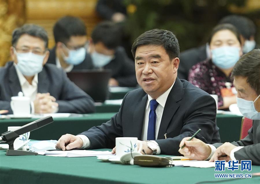 （新華全媒頭條·圖文互動）（6）從人民中汲取磅礴力量——習(xí)近平總書記同出席2020年全國兩會人大代表、政協(xié)委員共商國是紀(jì)實(shí)