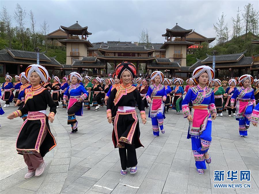 （決戰(zhàn)決勝脫貧攻堅&middot;圖文互動）（1）阿妹戚托：大山里的&ldquo;非遺&rdquo;助搬遷群眾穩(wěn)得住