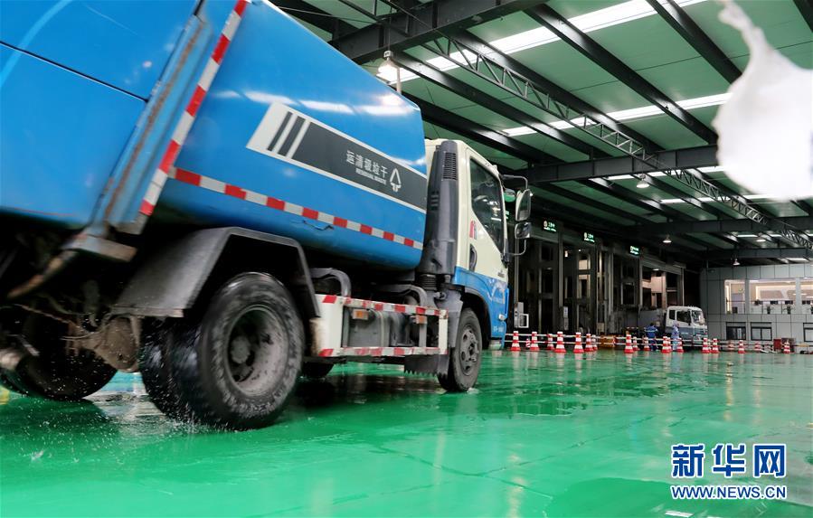 （新華全媒頭條&middot;圖文互動）（2）演繹新時(shí)尚 答好治理卷&mdash;&mdash;上海實(shí)施垃圾分類效果追蹤