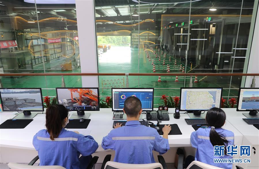 （新華全媒頭條&middot;圖文互動）（12）演繹新時(shí)尚 答好治理卷&mdash;&mdash;上海實(shí)施垃圾分類效果追蹤