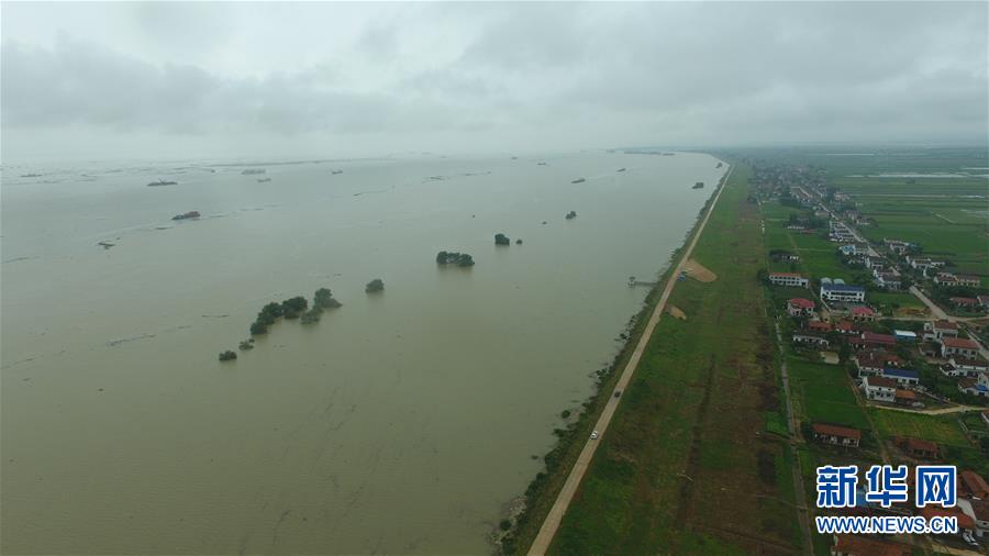 （防汛抗洪&middot;圖文互動(dòng)）（5）&ldquo;險(xiǎn)情不可怕，可怕的是不能及時(shí)發(fā)現(xiàn)險(xiǎn)情&rdquo;&mdash;&mdash;洞庭湖巡堤查險(xiǎn)現(xiàn)場(chǎng)直擊