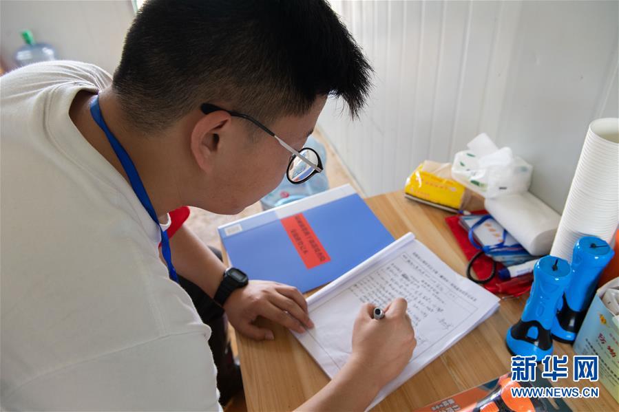（防汛抗洪·圖文互動(dòng)）（4）在大堤上成長(zhǎng)，為人民守護(hù)——洪水中的青年“生力軍”
