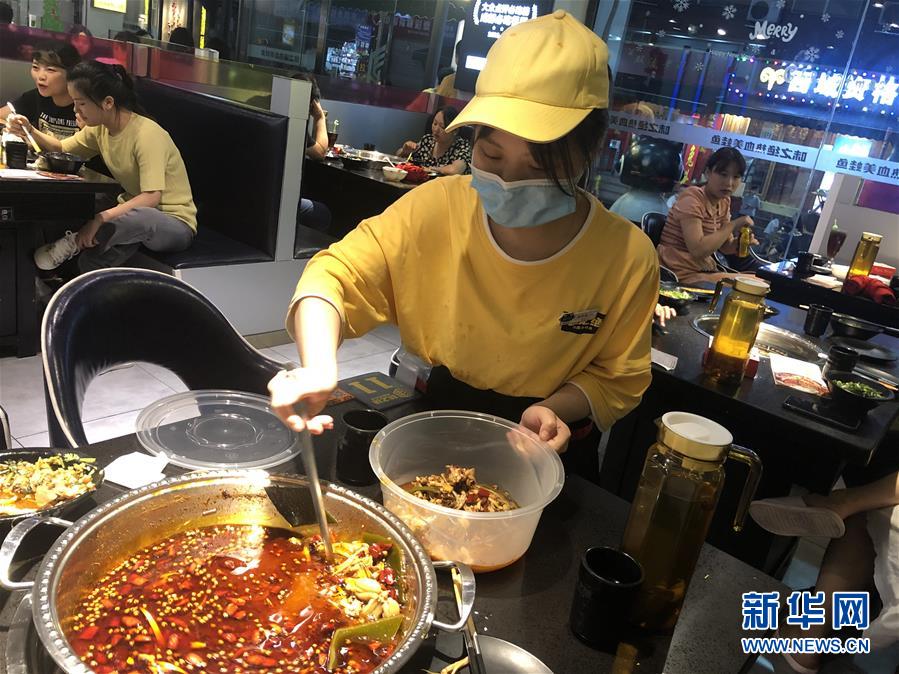 （在習近平新時代中國特色社會主義思想指引下——新時代新作為新篇章·習近平總書記關切事·圖文互動）（1）珍惜盤中餐，狠剎浪費風——各地積極行動堅決制止餐飲浪費