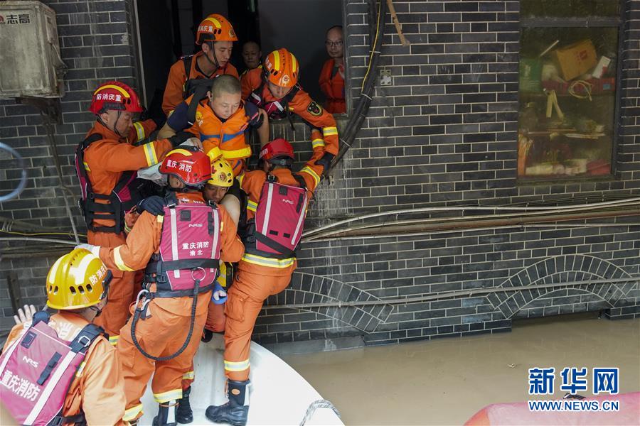 （防汛抗洪）（1）重慶：救援！在被洪水漫過的街巷之間
