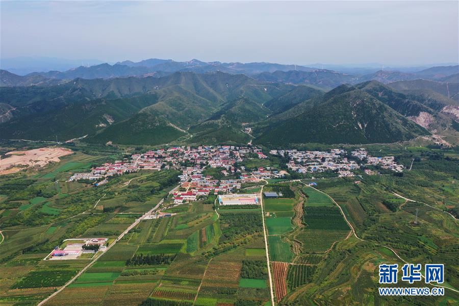 （新華全媒頭條·走向我們的小康生活·圖文互動）（13）長城腳下，小康村串成“珍珠鏈”