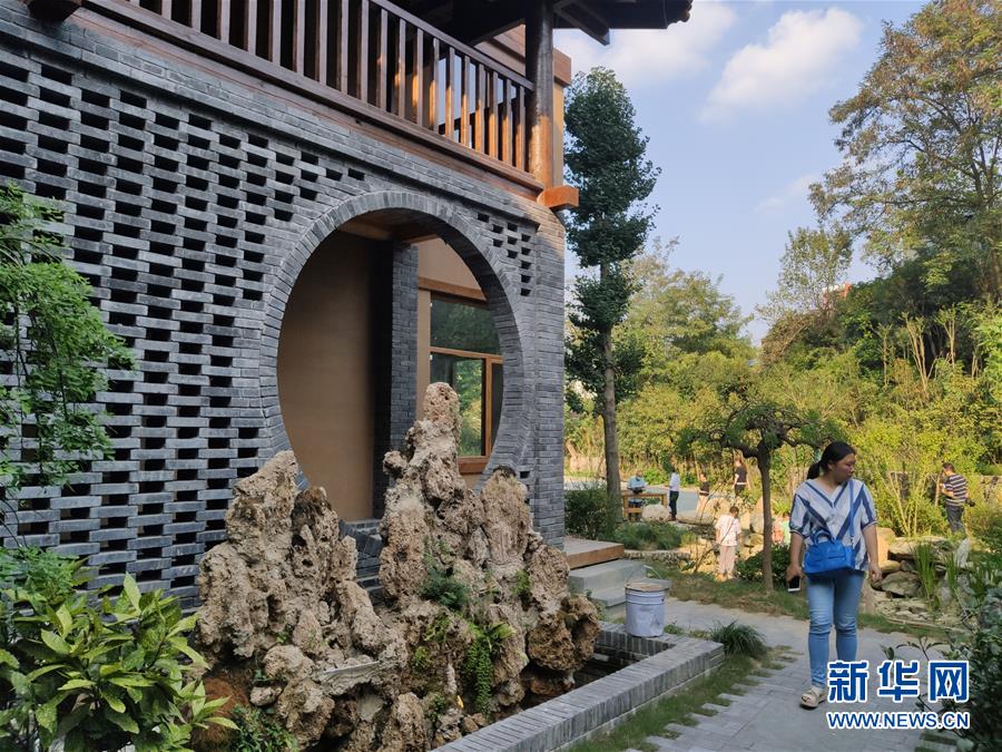 （走向我們的小康生活·圖文互動(dòng)）（1）游客來了，小康近了——生態(tài)旅游引領(lǐng)湖北山區(qū)蝶變二三事