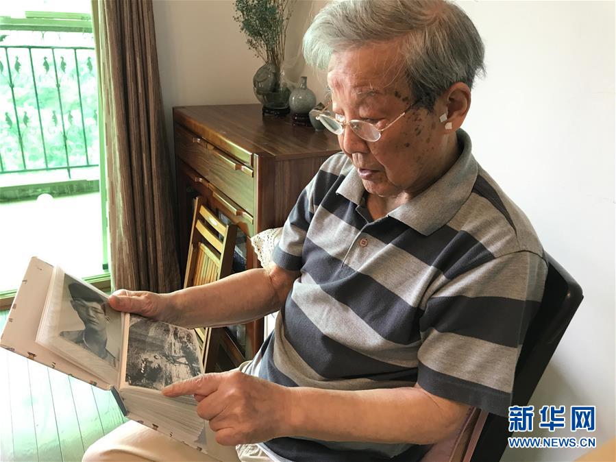 （紀(jì)念抗美援朝70周年·圖文互動(dòng)）戰(zhàn)地金達(dá)萊，花兒為誰(shuí)開(kāi)？——記志愿軍老戰(zhàn)士文工隊(duì)員任紅舉