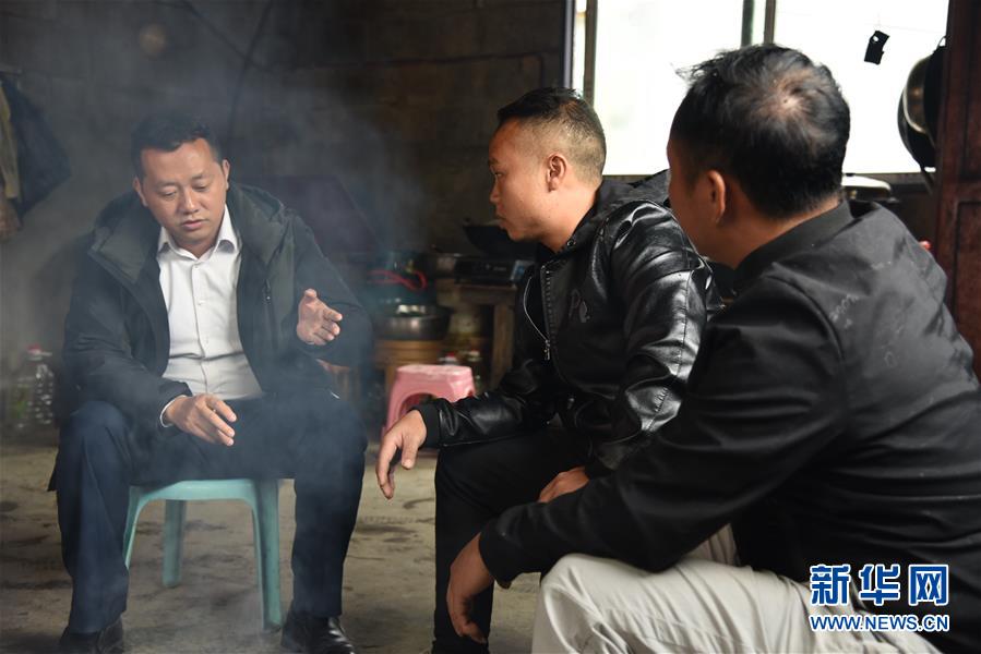 （決戰(zhàn)決勝脫貧攻堅·圖文互動）“父親未完成的事業(yè)，我來完成”——貴州父子接力脫貧攻堅
