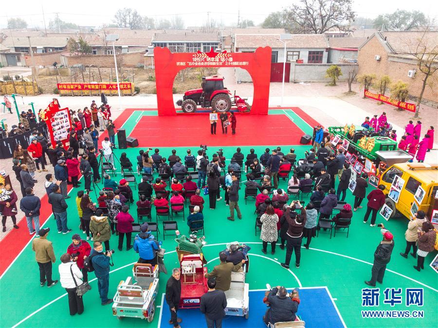 （五中全會精神在基層·圖文互動）（1）天津、福建、廣東、云南等地創(chuàng)新形式讓黨的十九屆五中全會精神“飛入尋常百姓家”