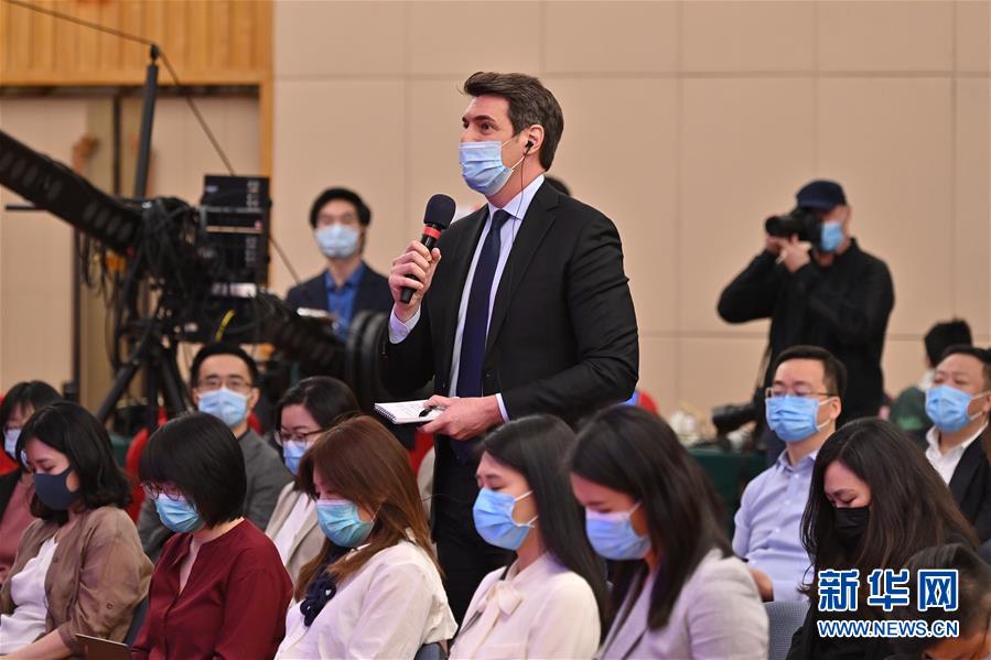 （兩會(huì)·XHDW）（13）國務(wù)委員兼外交部長(zhǎng)王毅回答中外記者提問