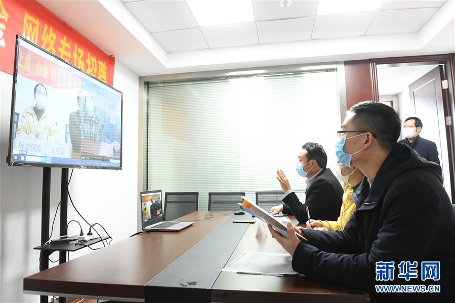 （新華全媒頭條·圖文互動）（18）從人民中汲取磅礴力量——習近平總書記同出席2020年全國兩會人大代表、政協(xié)委員共商國是紀實