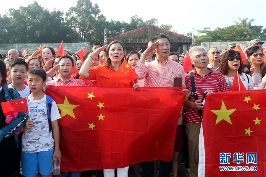 （圖文互動）（1）“我和我的祖國，一刻也不能分割”——解放軍駐香港部隊與市民共同慶祝國慶70周年見聞