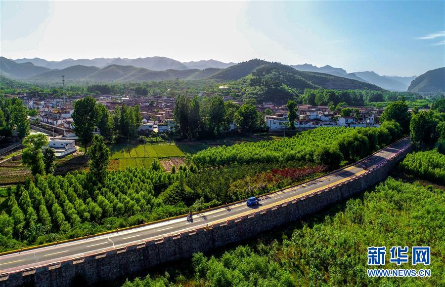 （新華全媒頭條·圖文互動(dòng)）（6）上下同心再出發(fā)——習(xí)近平總書(shū)記同出席2019年全國(guó)兩會(huì)人大代表、政協(xié)委員共商國(guó)是紀(jì)實(shí)