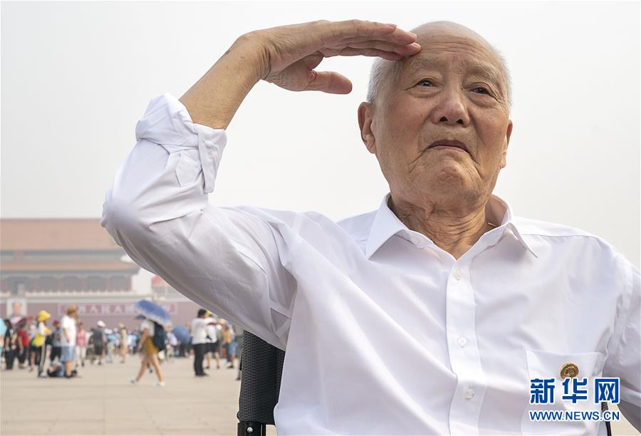 （新華全媒頭條·圖文互動）（5）凝聚民族復興的精神偉力——以習近平同志為核心的黨中央重視思想道德建設關(guān)心關(guān)愛道德模范紀實