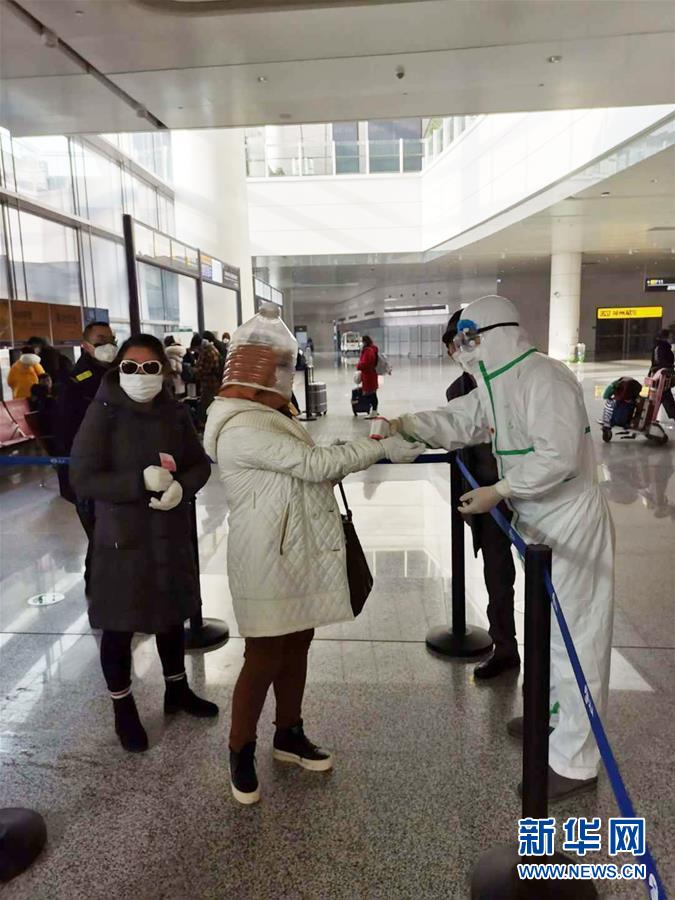 （習(xí)近平致敬的戰(zhàn)&ldquo;疫&rdquo;英雄&middot;志愿者篇&middot;圖文互動(dòng)）（8）他們，微光成炬照征程