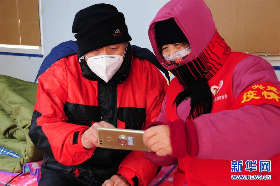 （習(xí)近平致敬的戰(zhàn)&ldquo;疫&rdquo;英雄&middot;志愿者篇&middot;圖文互動(dòng)）（9）他們，微光成炬照征程