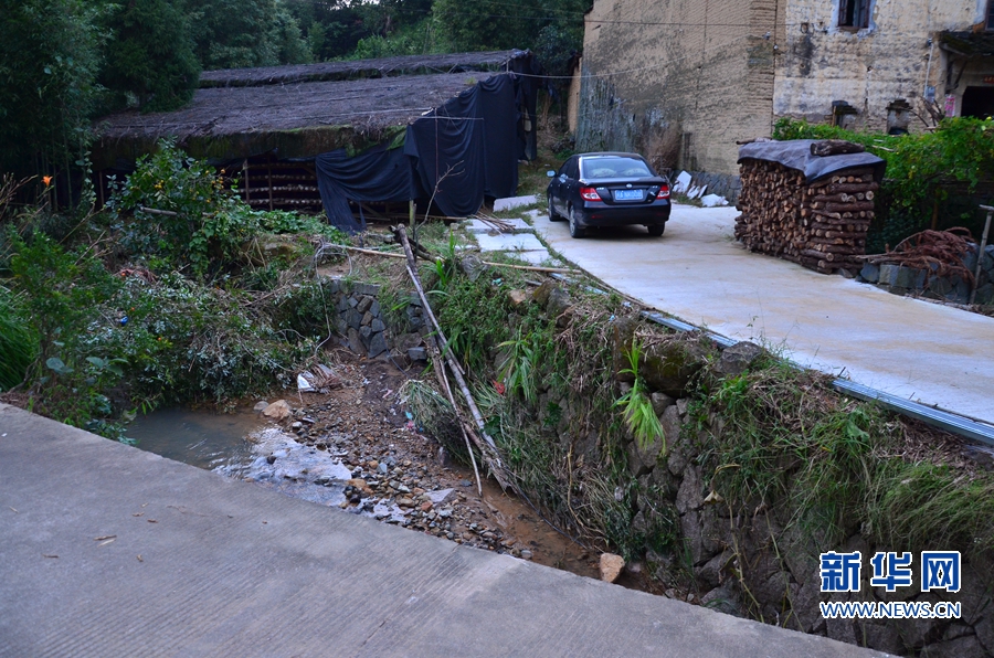 周炳耀有輛二手車，被全村人當(dāng)作&ldquo;公交車&rdquo;