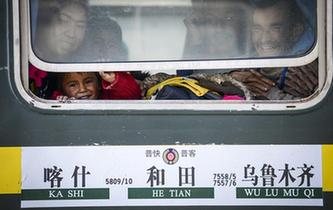 新疆綠皮&ldquo;小慢車(chē)&rdquo;駛出&ldquo;快&rdquo;生活